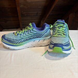 Hoka One Clifton women’s 9